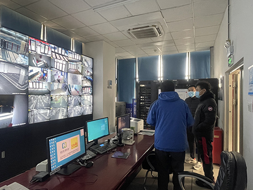 慰问组了解贝伦产业园中控室情况.jpg